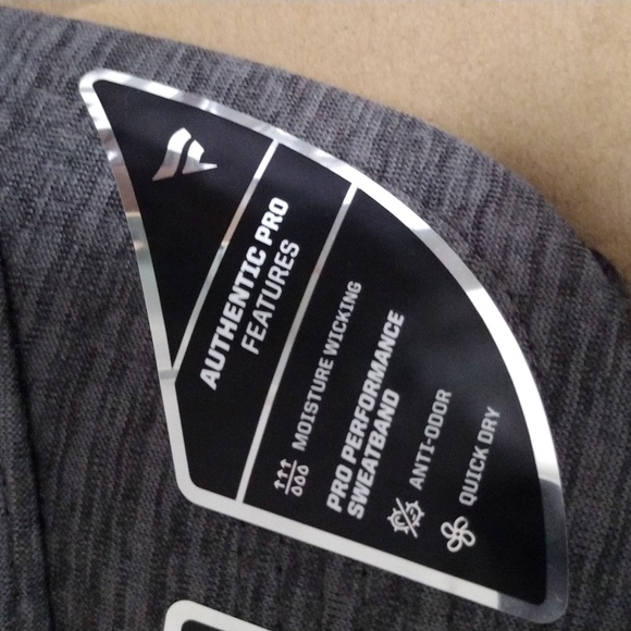 NWT Coyotes Trucker Hat - Picture 3 of 3